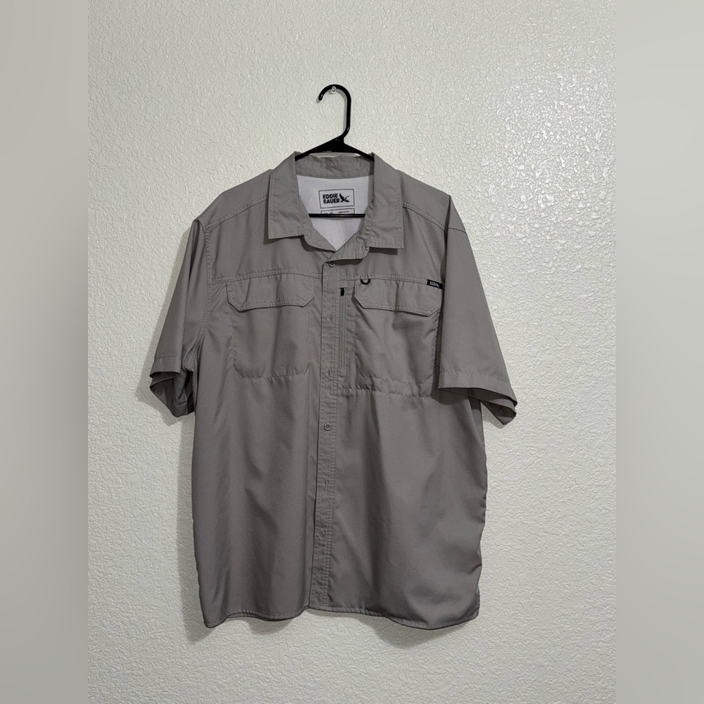 Eddie Bauer Men's Light Gray Short Sleeve Shirt